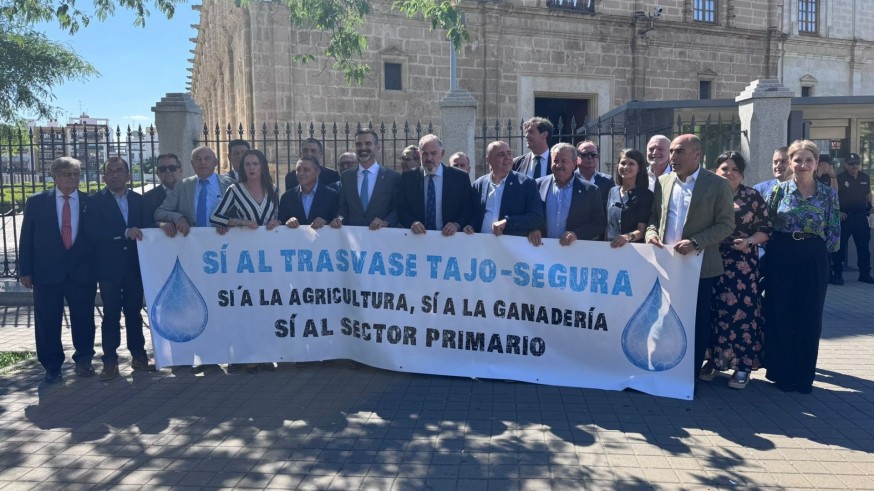 Los regantes del Trasvase llevan al parlamento andaluz su "llamada de socorro" por el Tajo-Segura