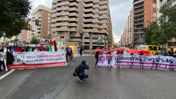 Cabecera de la manifestación del 8-M en Murcia