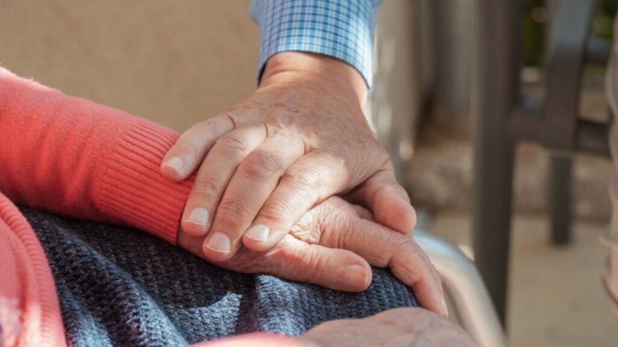 El Ministerio de Trabajo negociará nuevos permisos laborales para cuidados paliativos y acompañamiento en eutanasia