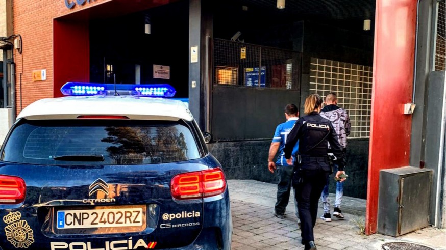 Los detenidos, en la Comisaría de la Policía Nacional de El Carmen