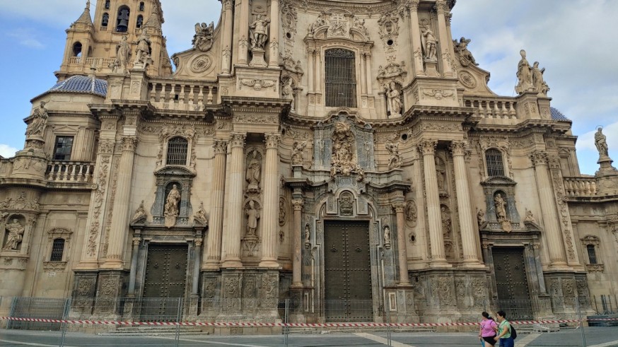 Comienzan los trabajos para restaurar la fachada principal de la Catedral de Murcia