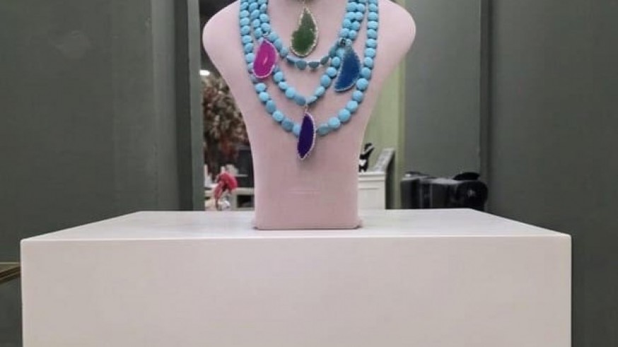 Isabel Oliver, diseñadora de alta bisutería y asesora de imagen: "Los pendientes elevan cualquier look"