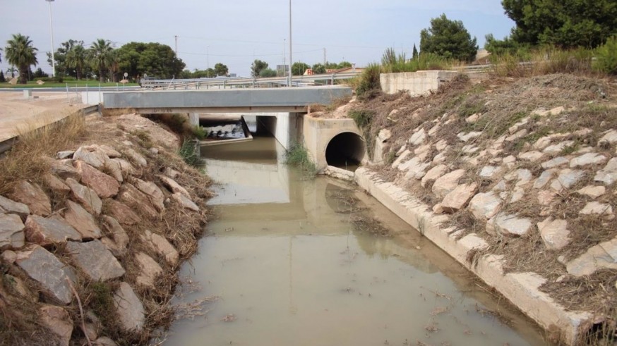 La CHS concluye la ampliación de la capacidad de drenaje del canal D-7 en Los Alcázares