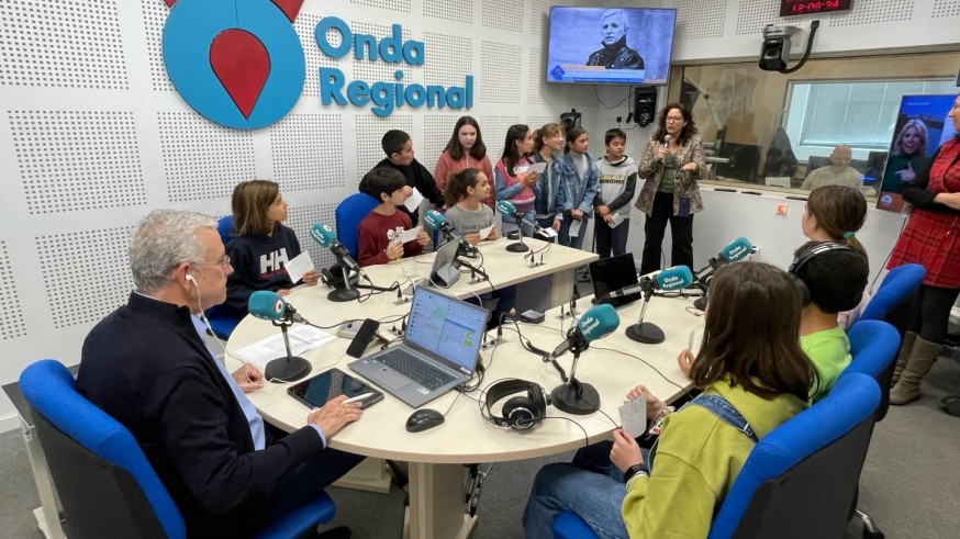 Día mundial de la radio con los alumnos del colegio Pedro Pérez Abadía