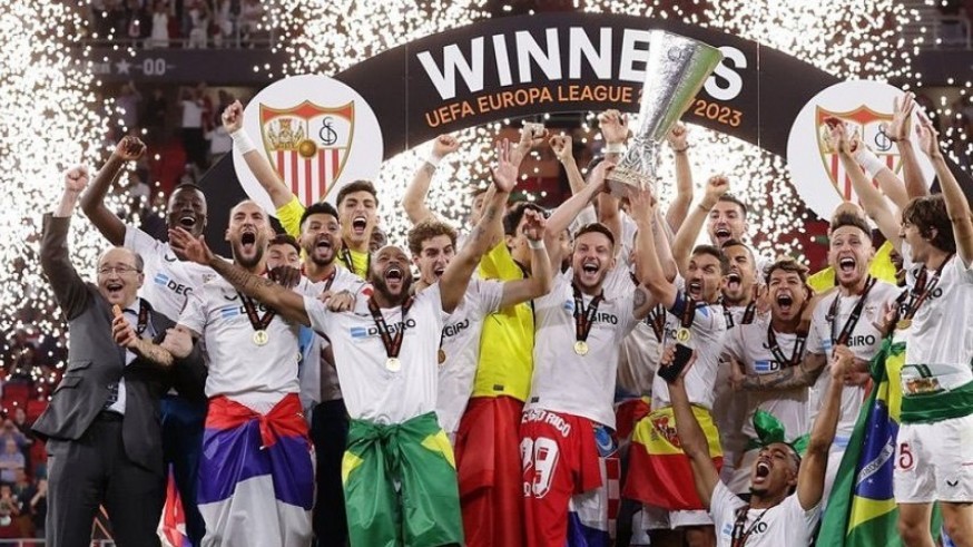 El Sevilla de Rafa Mir gana la Europa League y saca billete a la Champions