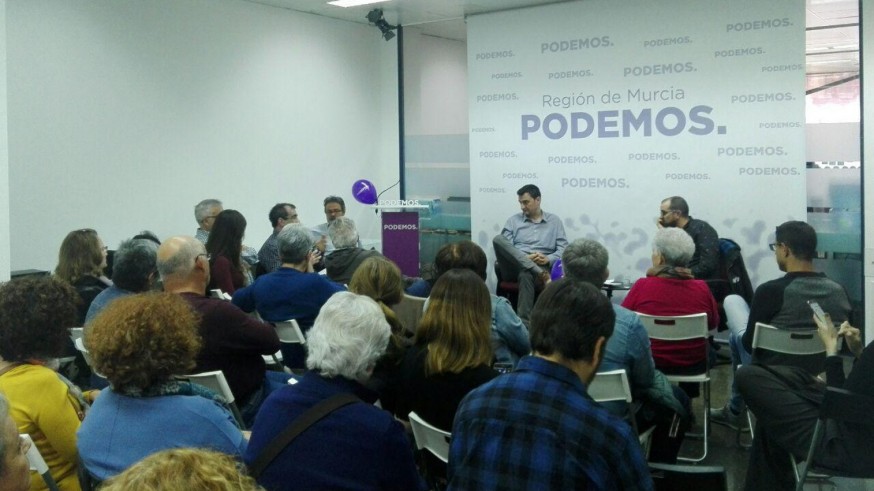 Ginés Ruiz en el acto celebrado por Podemos en Murcia (foto: Podemos)