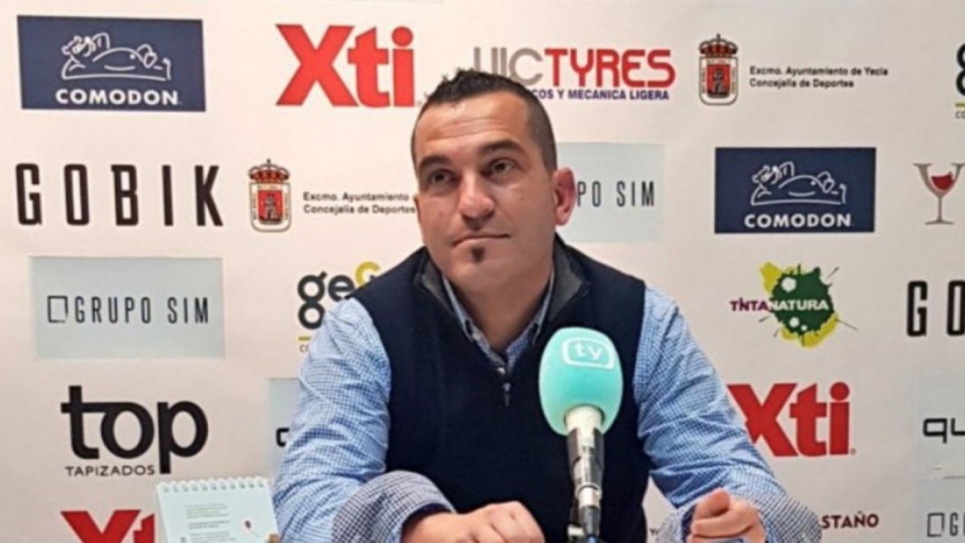 Adrián Hernández: "Me preocupan las bajas que tenemos en defensa"