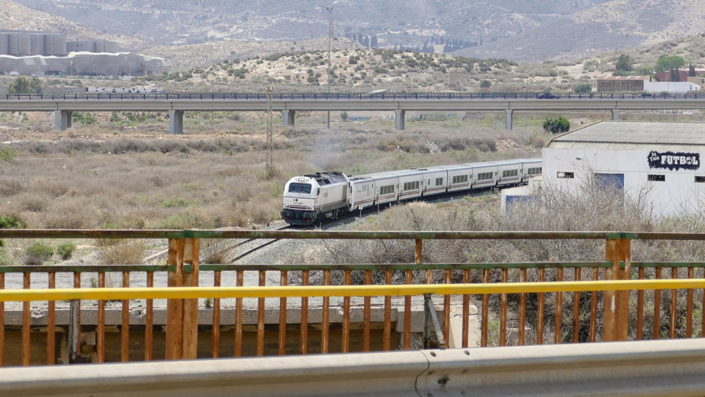 Tren circulando a su entrada en Cartagena