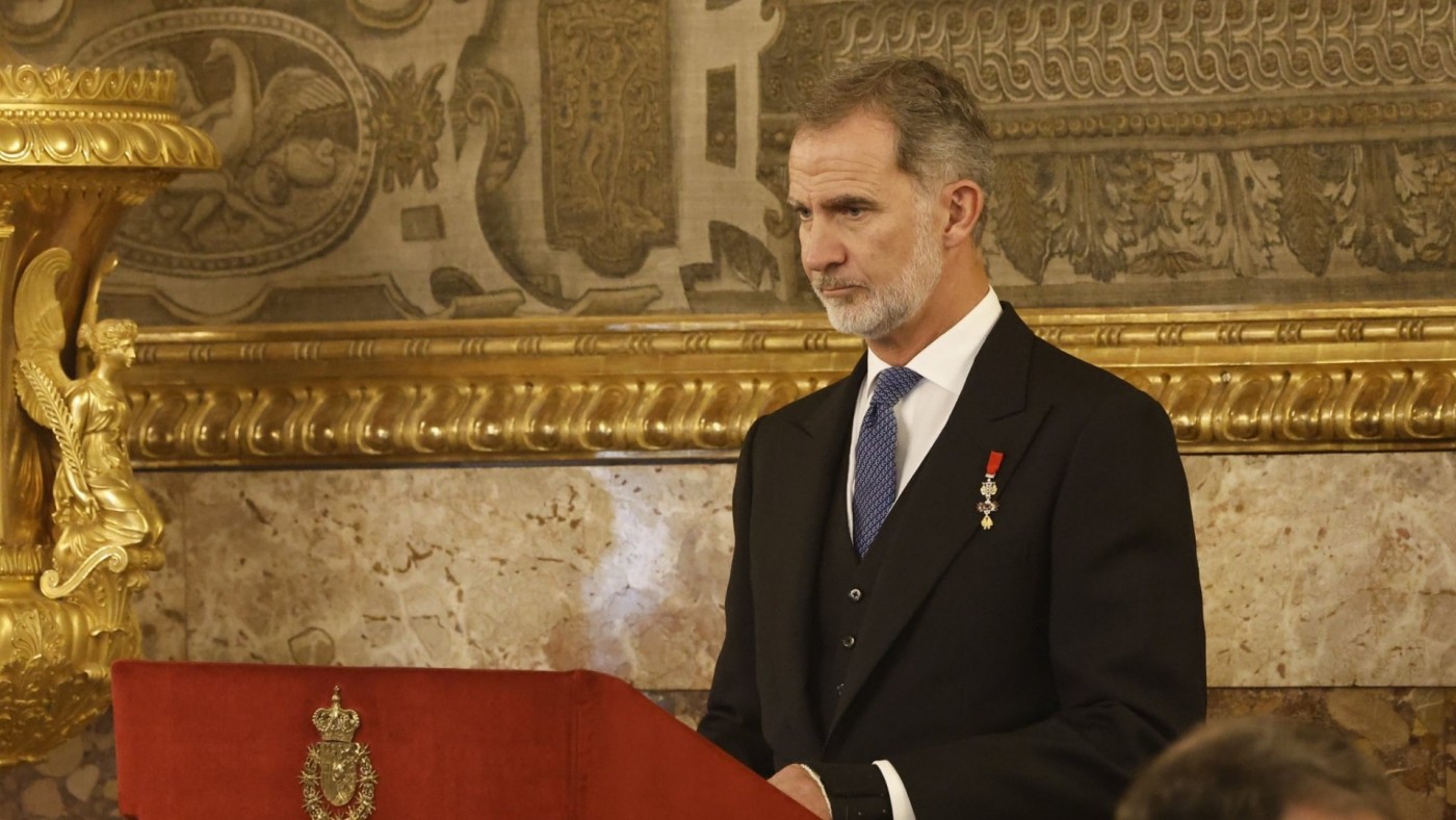 El rey a la princesa Leonor tras jurar la Constitución: "No estarás sola en tu camino"