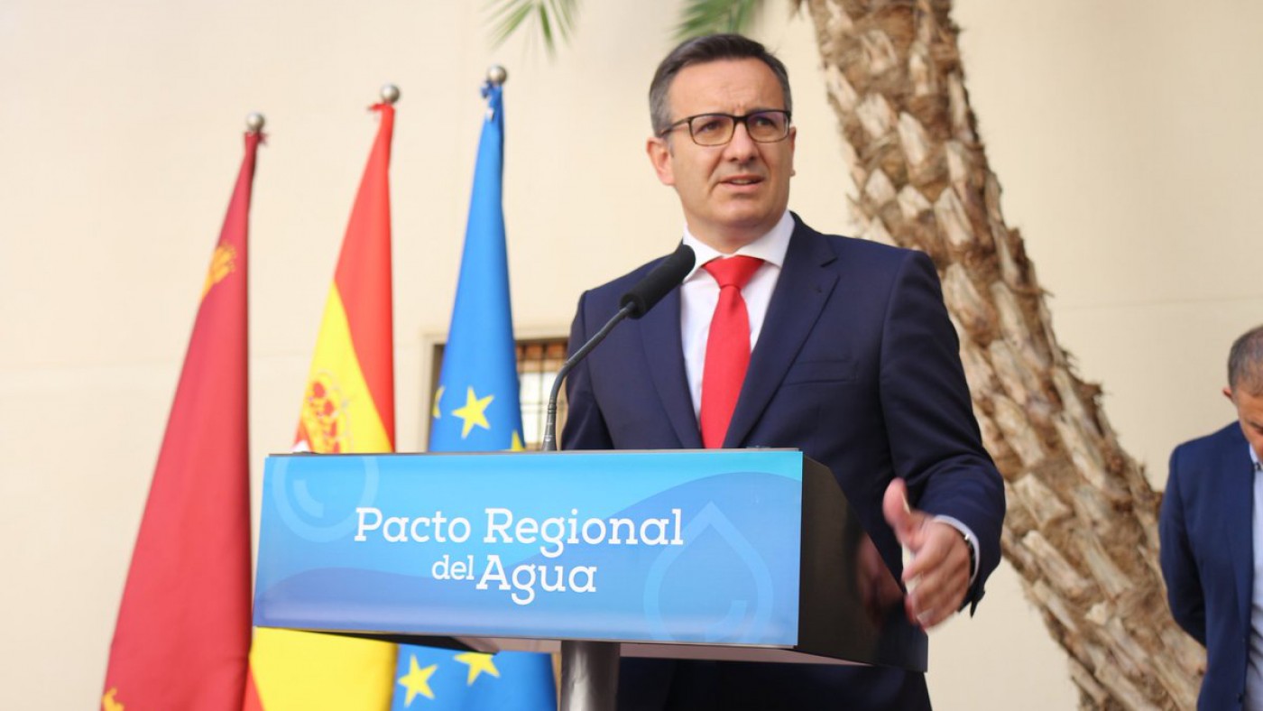 Diego Conesa, este lunes en la firma del Pacto Regional del Agua