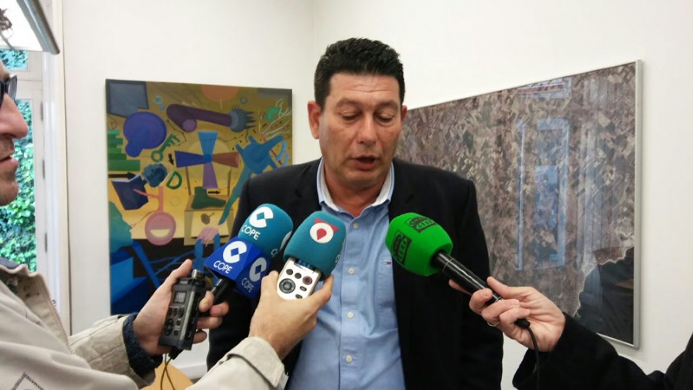 Manuel Martínez atiende a los medios de comunicación