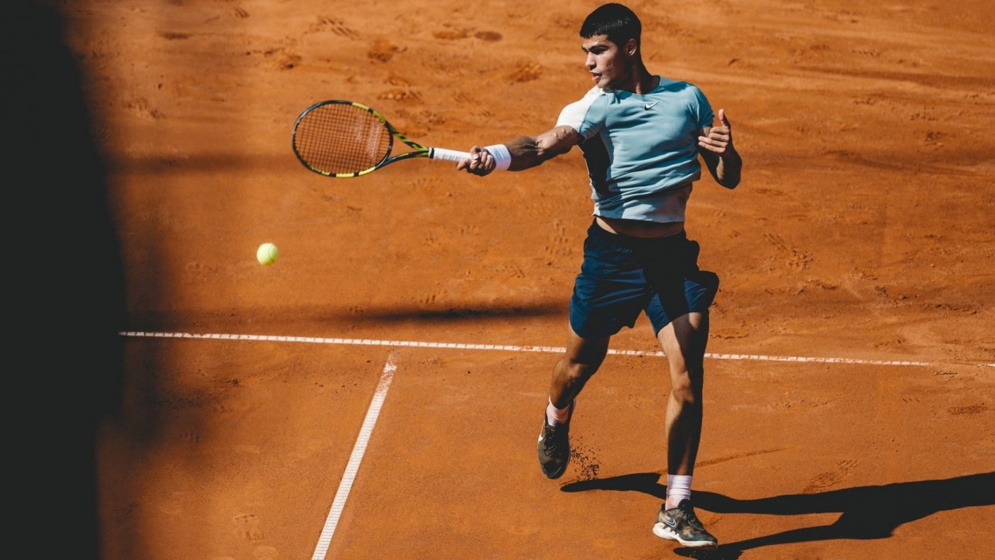 Carlos Alcaraz, ante Kuhn. Foto: Alexander Scheuber / Hamburg Open