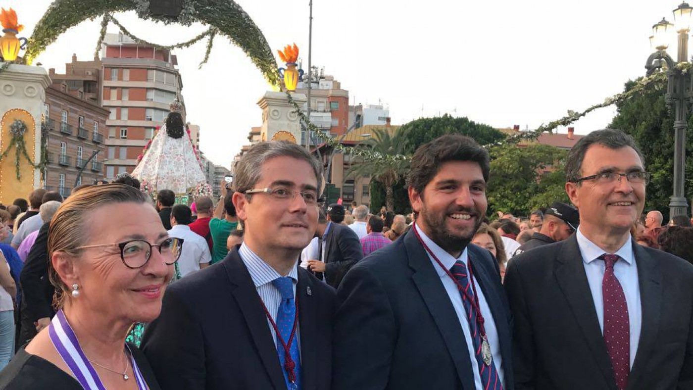 López Miras junto al alcalde de Murcia en la recepción de la Virgen de la Fuensanta