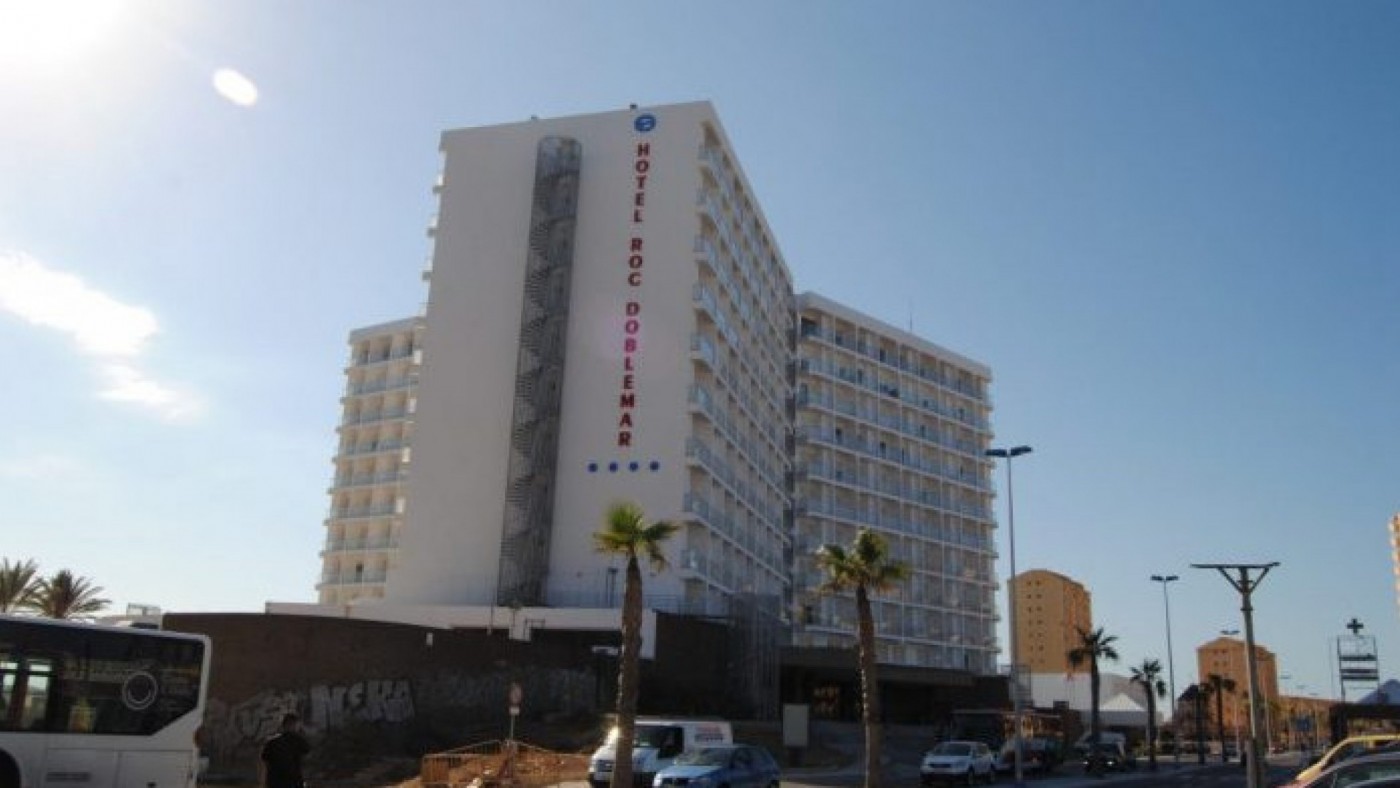 Detectado un brote de norovirus que afecta a 63 turistas de un hotel de La Manga