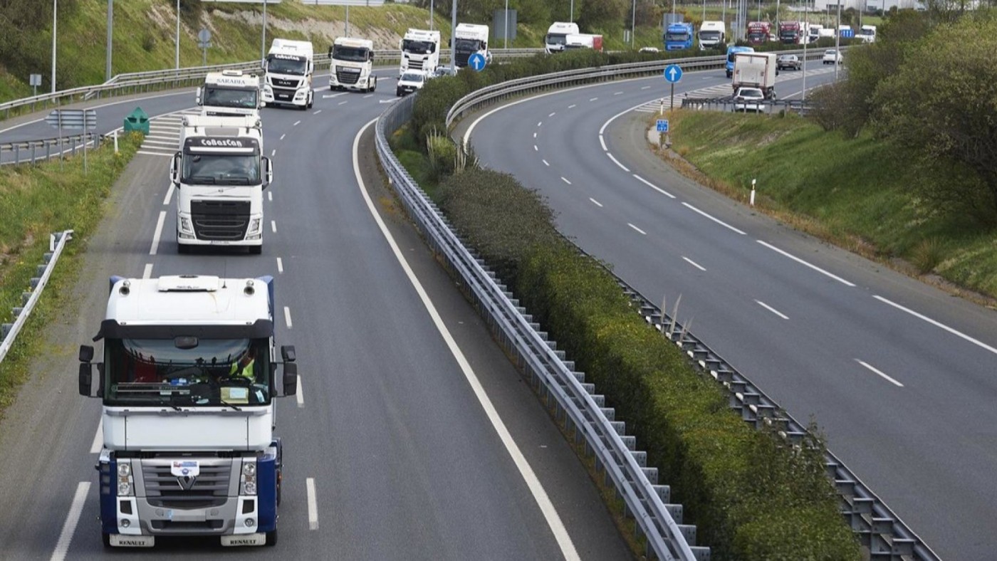 UGT convoca huelga indefinida en el transporte por carretera desde el 8 de junio