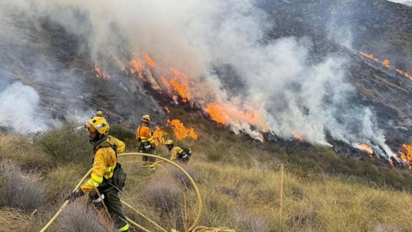Los bomberos forestales sellan un acuerdo de mejoras laborales en medio de un aviso por riesgo extremo de incendios