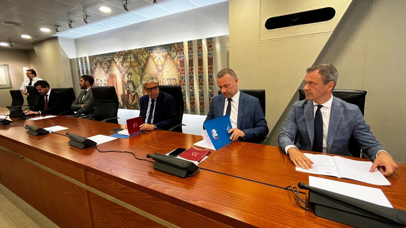 El PP llamará el lunes a Vox para intentar negociar un acuerdo programático