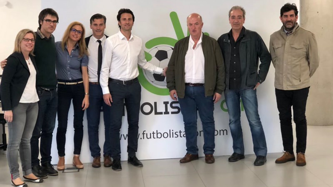 Juanjo Martínez, en el centro, tras reunión con UGT (foto: Futbolistas ON)