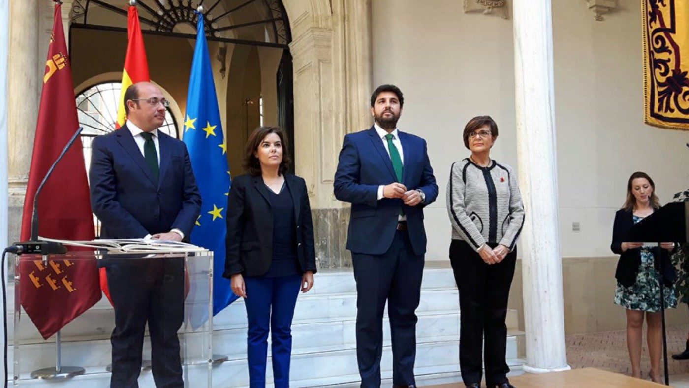 La vicepresidenta, entre López Miras y Pedro Antonio Sánchez
