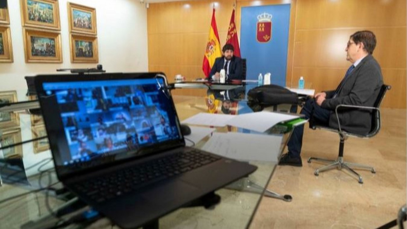 López Miras y Villegas en la reunión telemática con los alcaldes. CARM