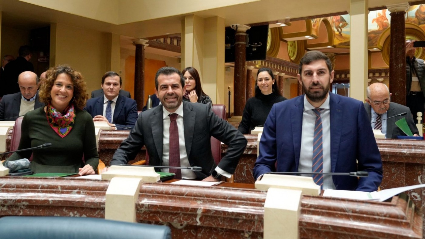 Vox pasaría al PSOE en unas elecciones autonómicas según el barómetro de la UCAM