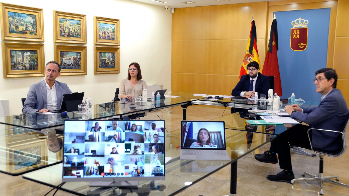 López Miras preside la reunión telemática con los alcaldes de los 45 municipios. CARM