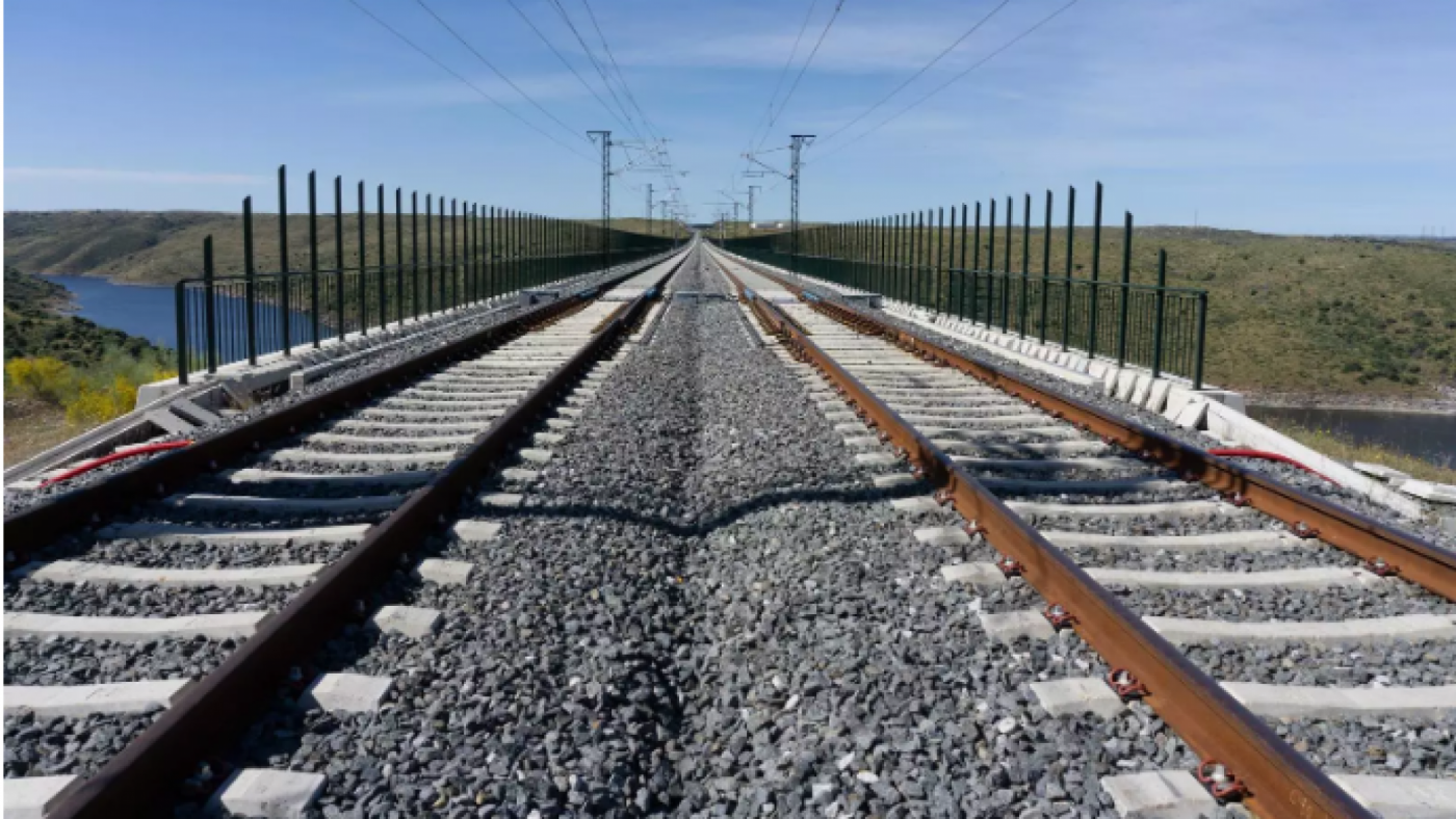 Pepe Vélez: "La línea de ferrocarril Murcia-Madrid por Cieza es irrenunciable y se conseguirá la electrificación"