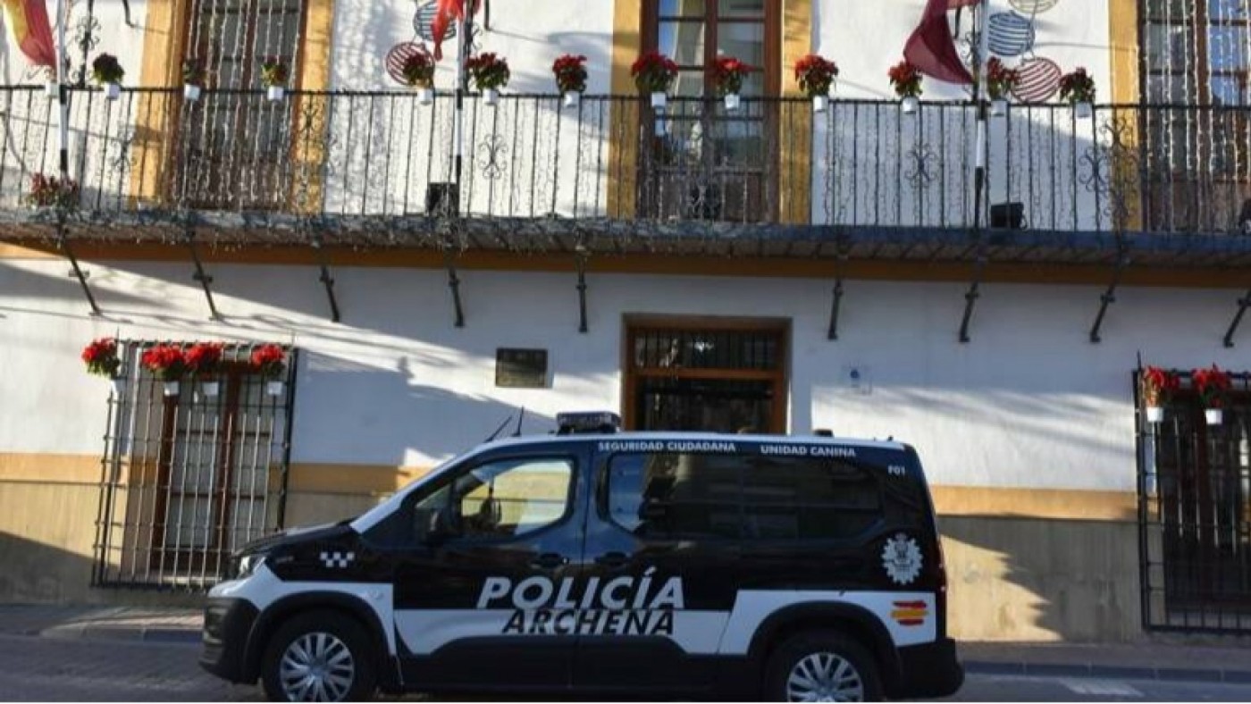 Detienen a dos atracadores que intimidaban con un arma de fuego simulada y un cuchillo en Archena
