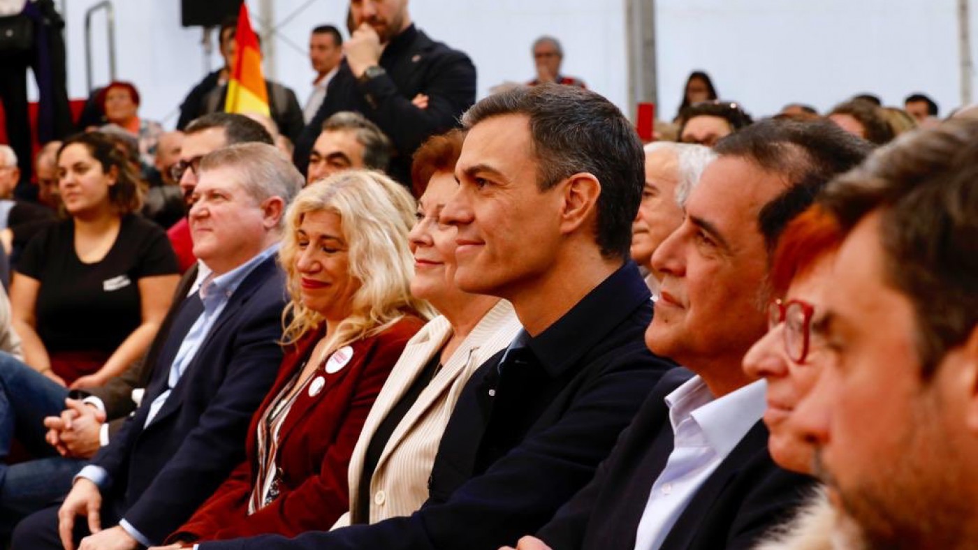 Sánchez: 'Viva España, claro, pero que no viva enfrentada como quieren las tres derechas, sino unida'