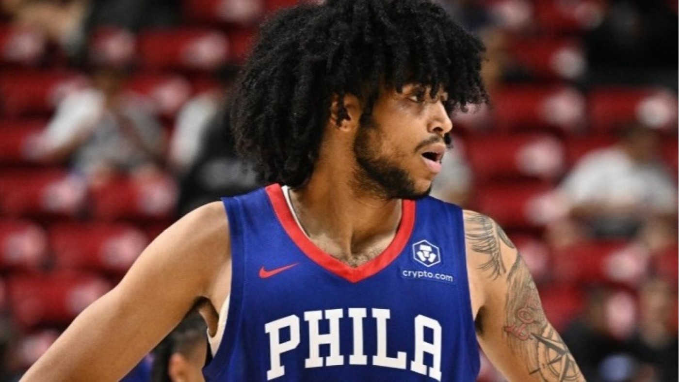 Los Sixers mantienen a Izan Almansa en su filial