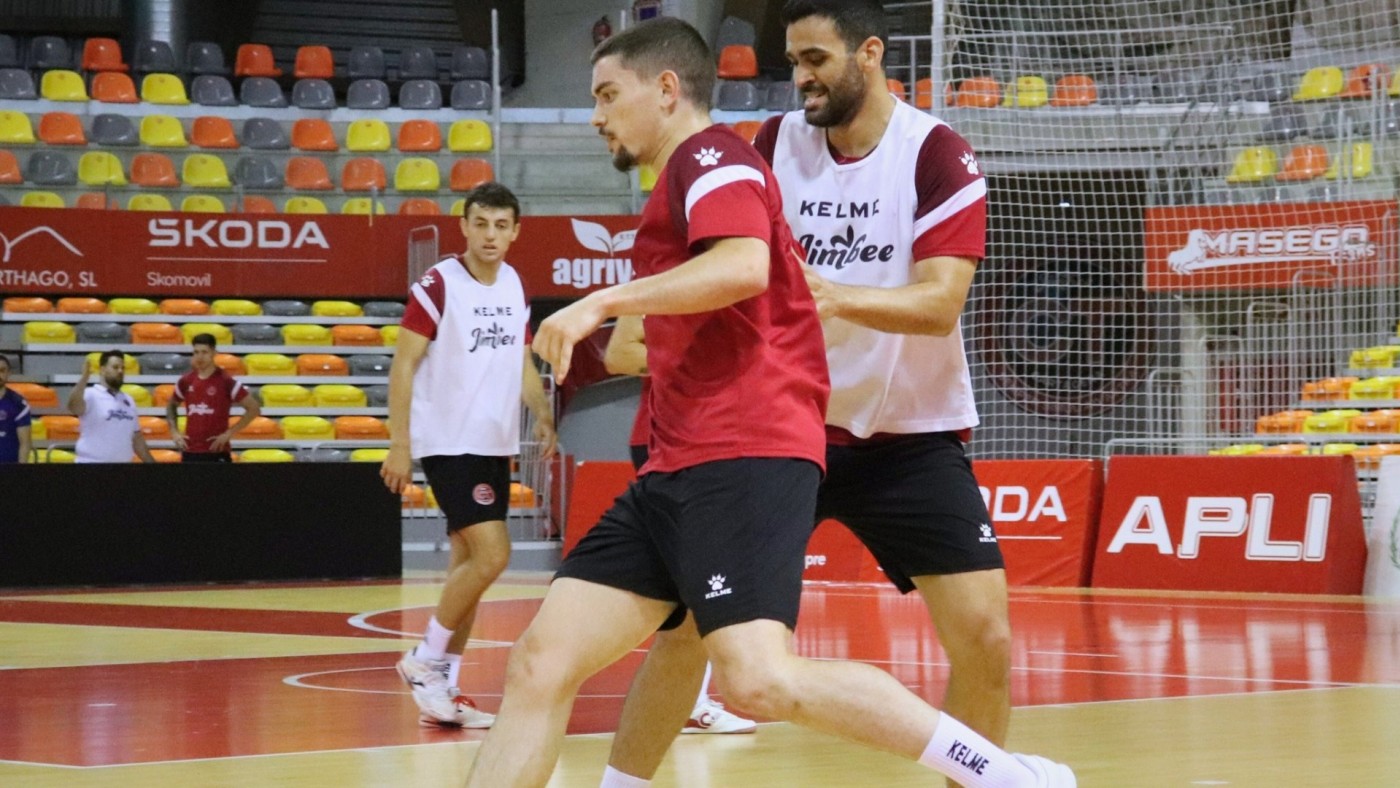 Mellado: "Tenemos que intentar volver con algo positivo para luego aprovechar el plus de nuestra afición"