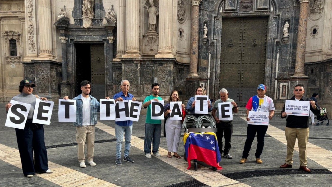 Los venezolanos piden elecciones presidenciales el 24 de julio del próximo año