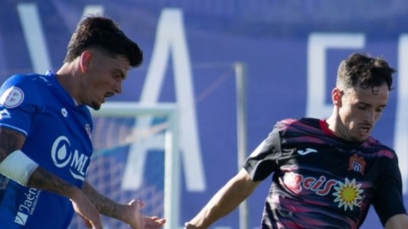 El Águilas reacciona tarde y empata en Linares (1-1)