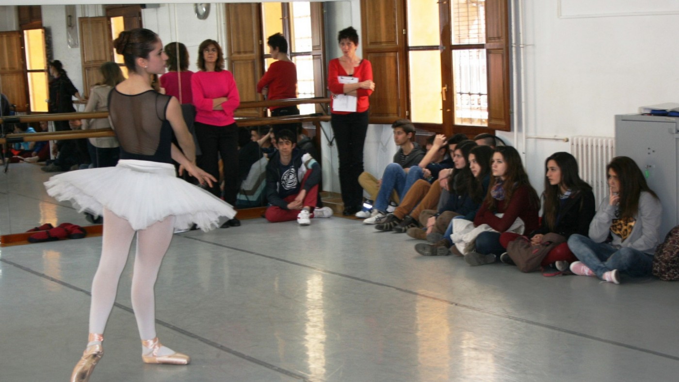 Clase en el actual Conservatorio de Danza situado en Cardenal Belluga