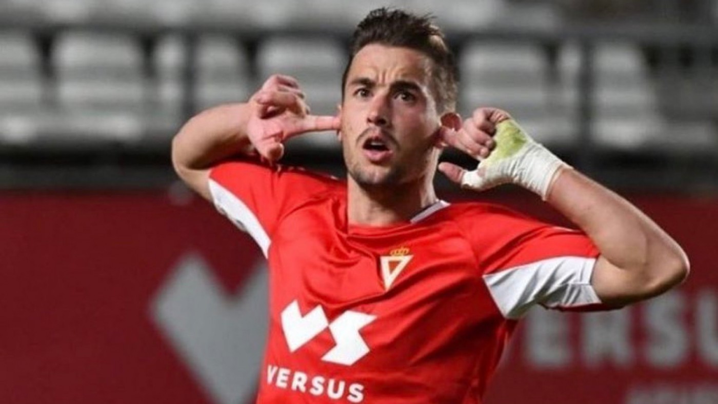 Chumbi se queda en el Real Murcia