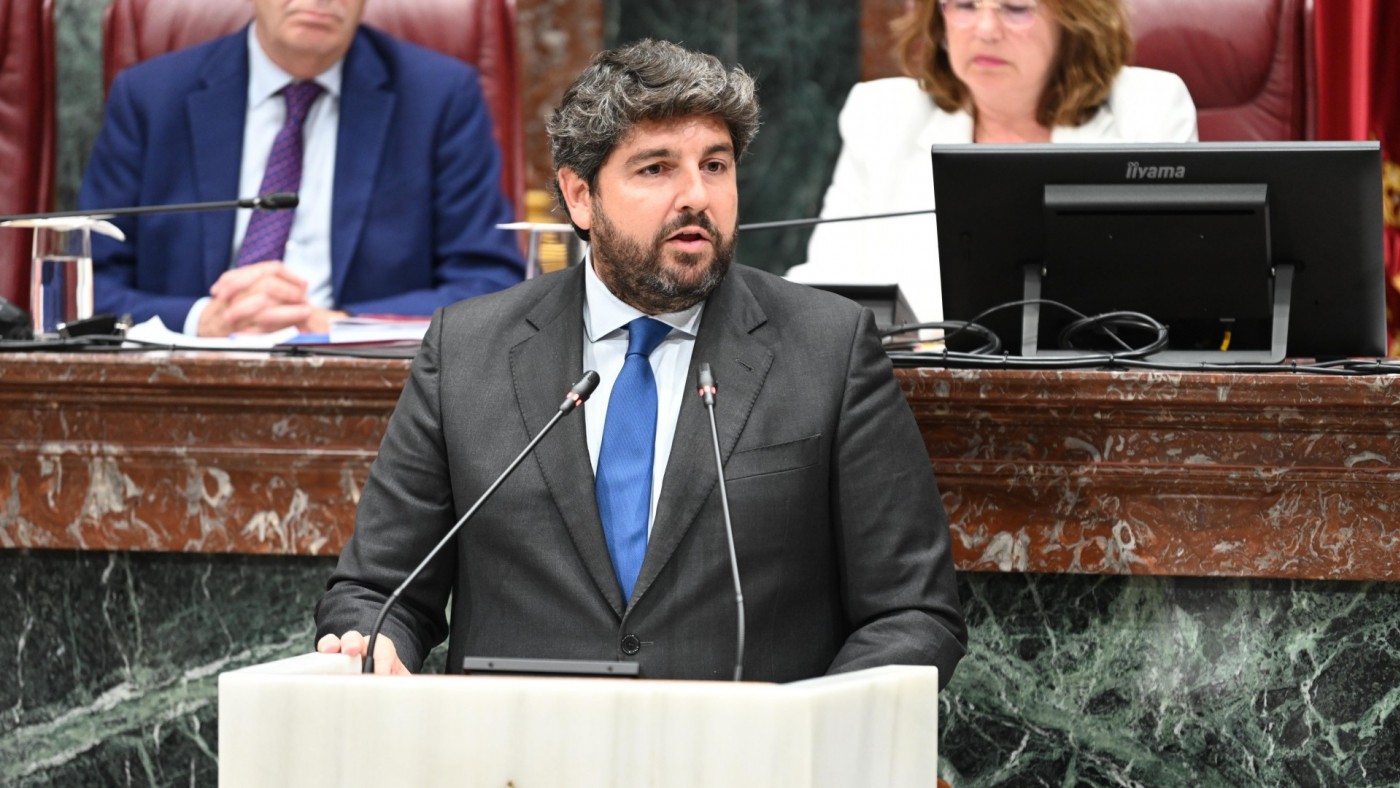 Miras defiende la gestión de su Gobierno y tiende puentes con VOX