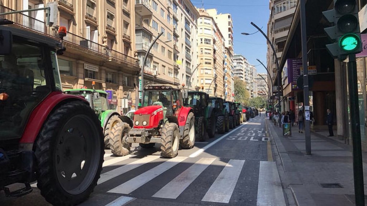 Tractorada en el centro de Murcia