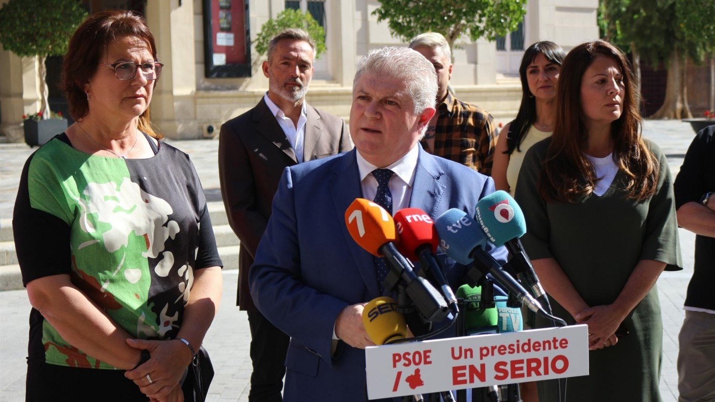 Vélez se compromete a impulsar la Ley de Cultura de la Región y crear un Plan Estratégico para "apoyar al sector"