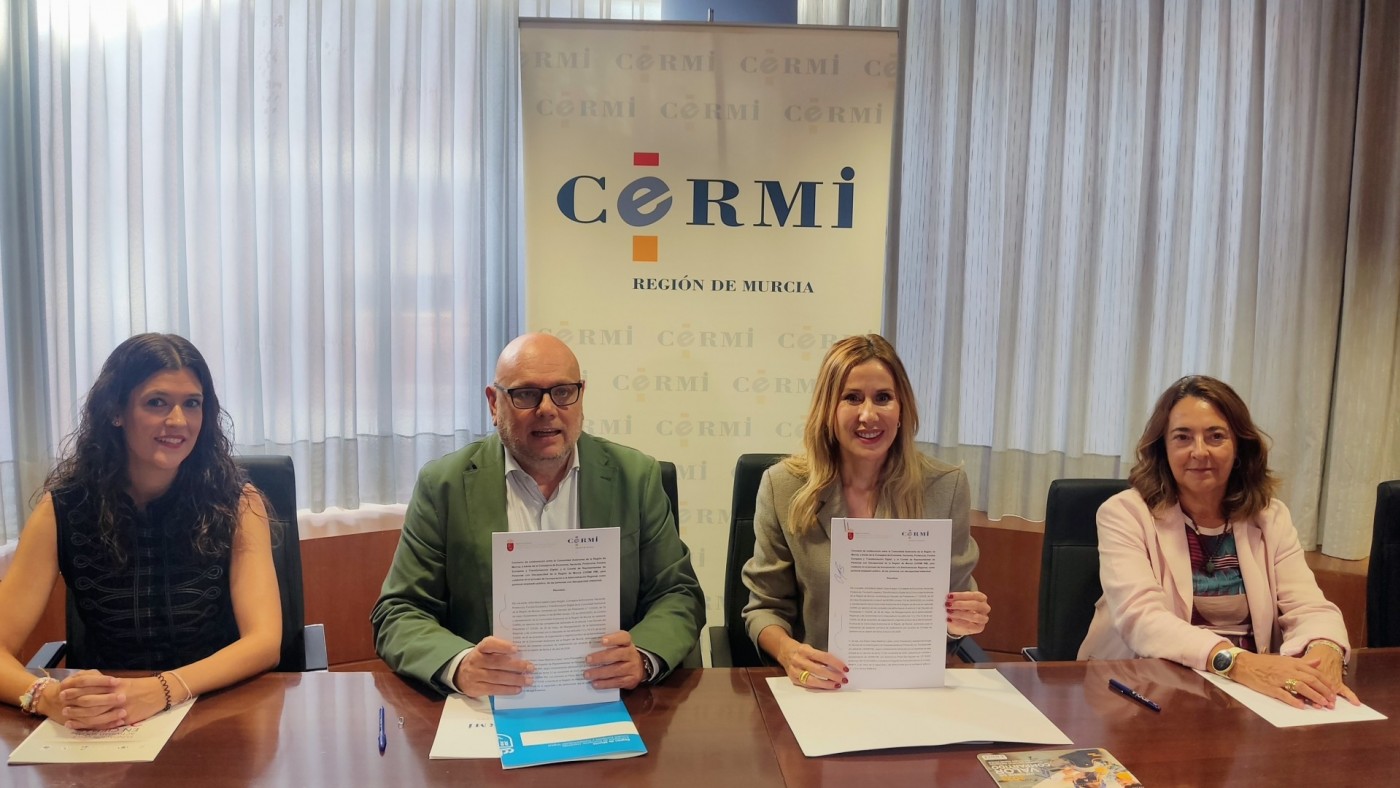 Acto de la firma del convenio entre el Gobierno Regional y el CERMI
