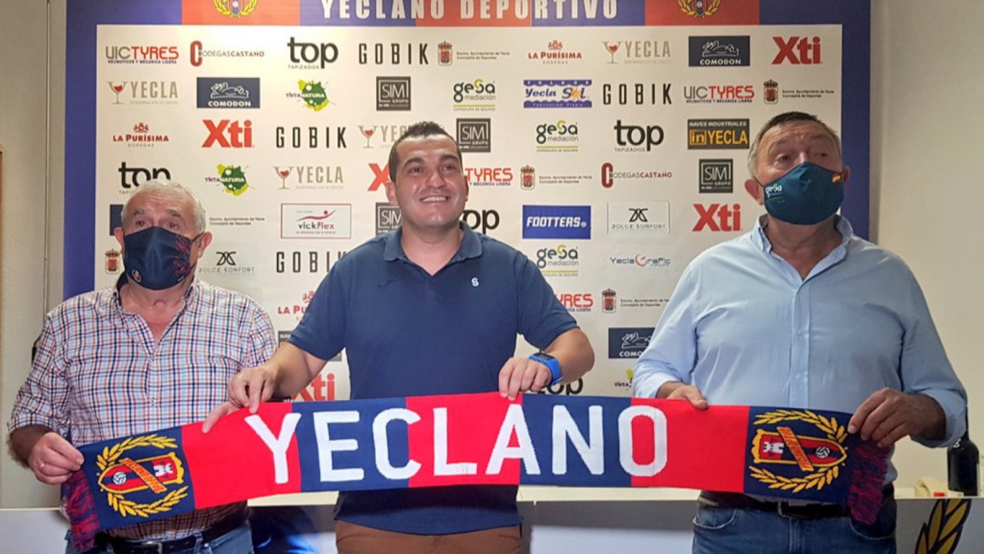Adrián Hernández: "Es una oportunidad de hacer crecer al Yeclano" 