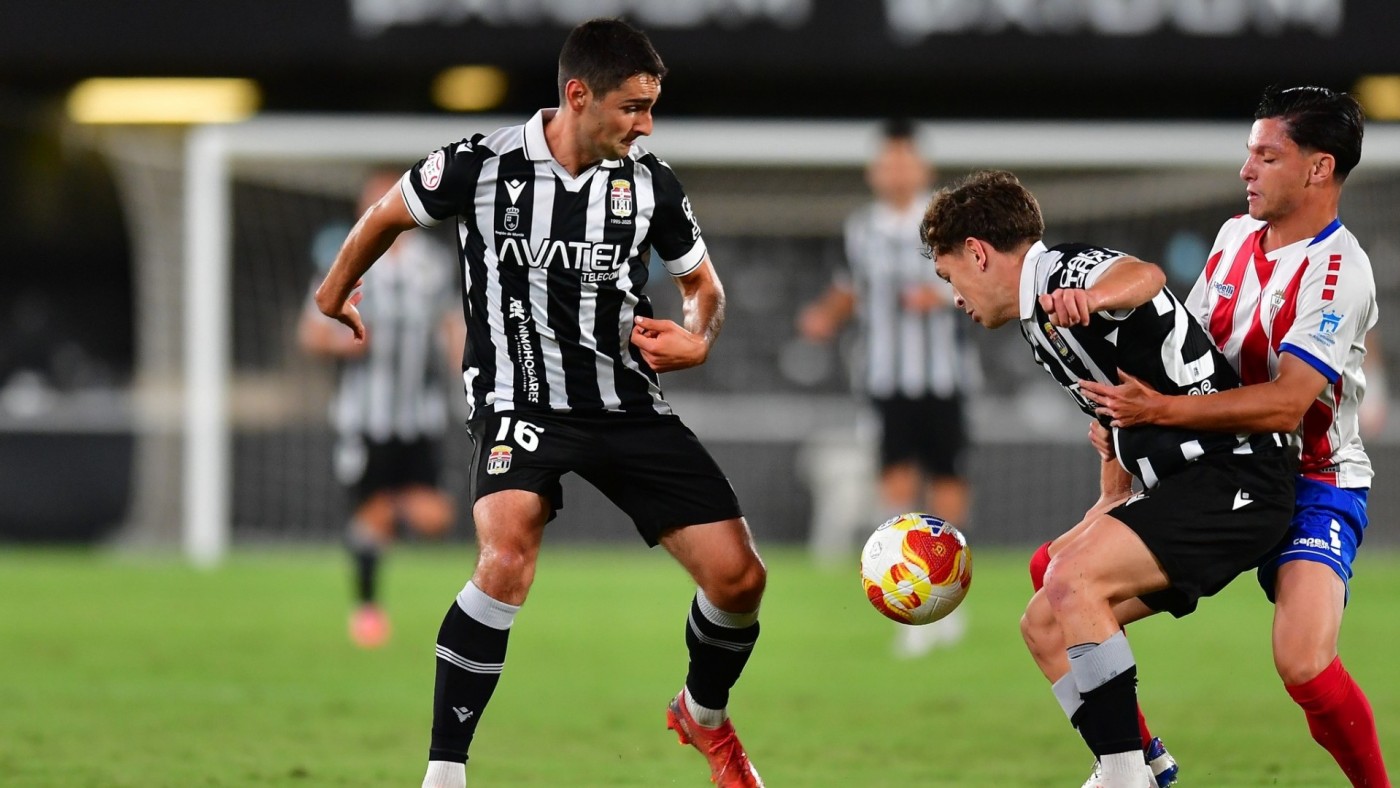 Ander Martín: "El nombre de la categoría es lo único que separa al Cartagena del fútbol profesional"