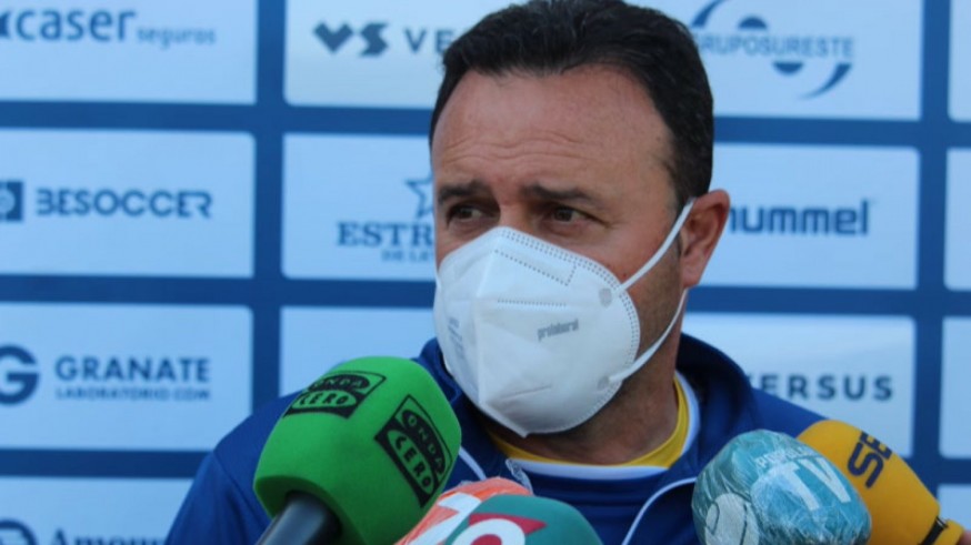 José María Salmerón: "Si no ganamos al Lorca Deportiva se complicaría nuestra situación"