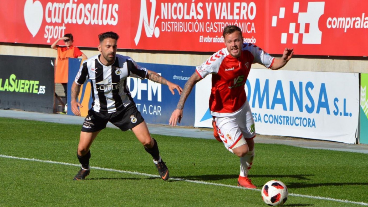El Real Murcia alarga su mala racha frente al Linense| 0-2 