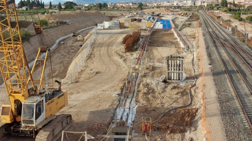 ADIF contrata la redacción del proyecto de construcción de la base de las vías del AVE entre Lorca y Almería