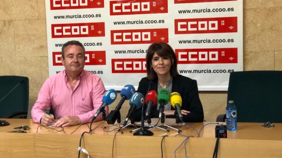 Santiago Navarro y Teresa Fuentes en rueda de prensa hoy (foto: CCOO)