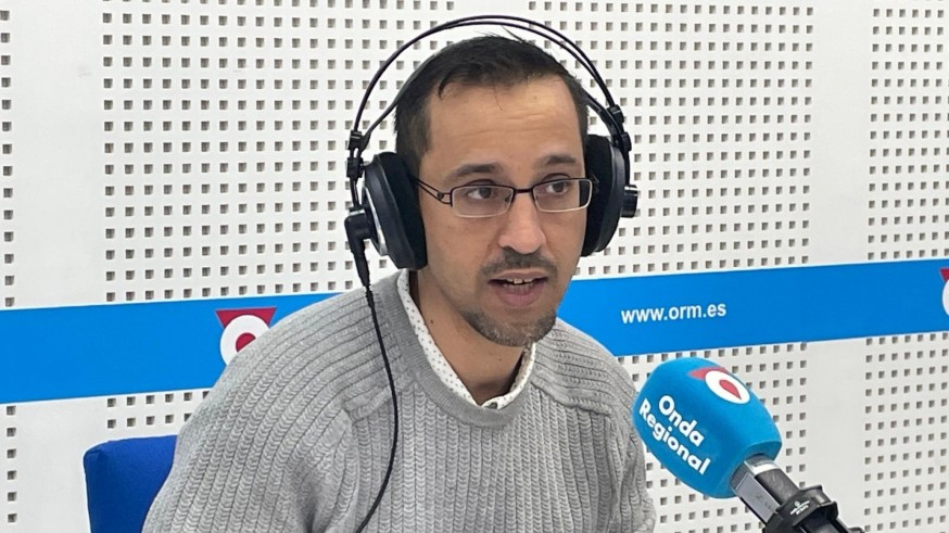 Javier Sierra alerta del riesgo de confundir al líder con el partido en el PSOE