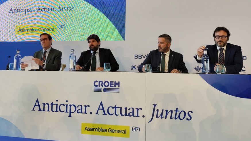 "Igual que al Gobierno nacional le pedimos acuerdos, pedimos presupuestos para la Región de Murcia"