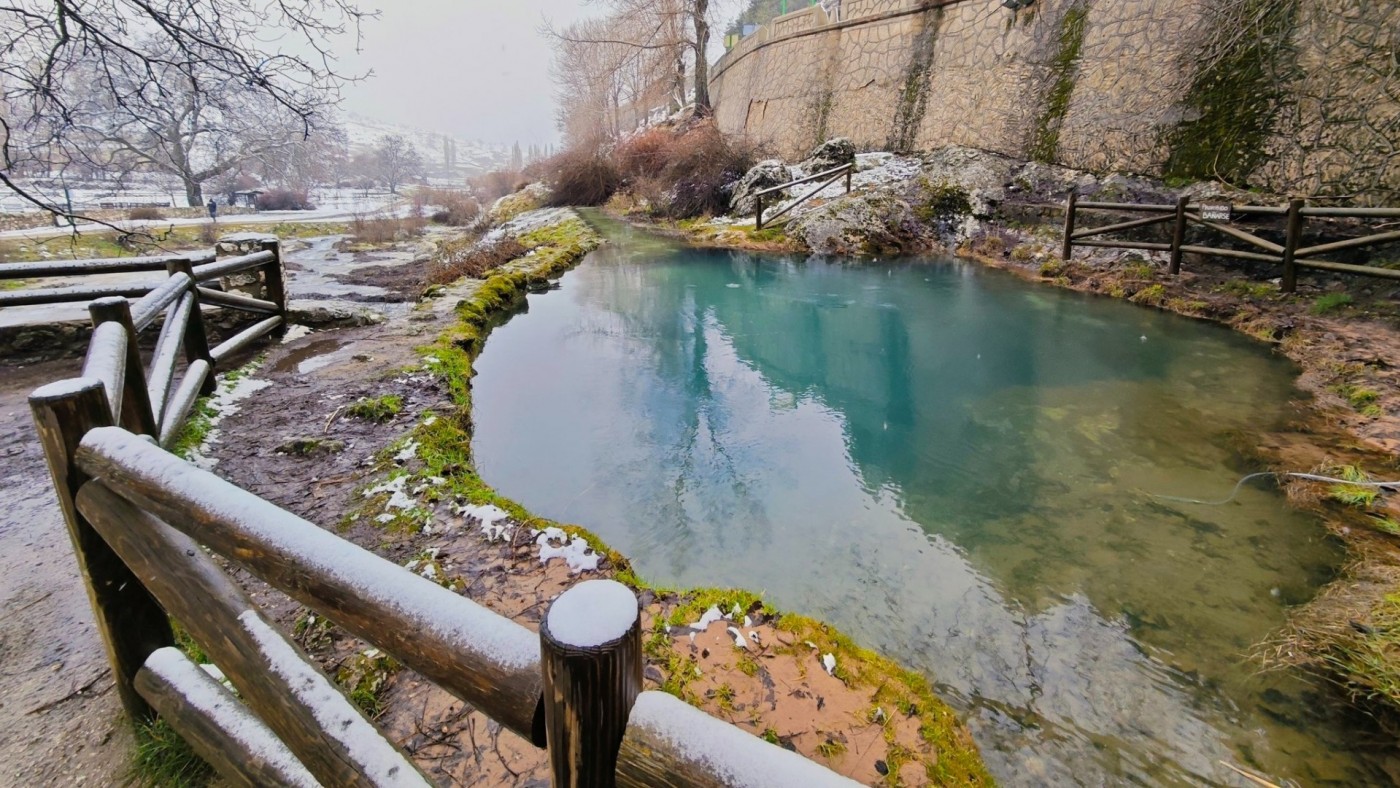 Las lluvias elevan el caudal del Segura en su nacimiento y transforman el paisaje de Pontones