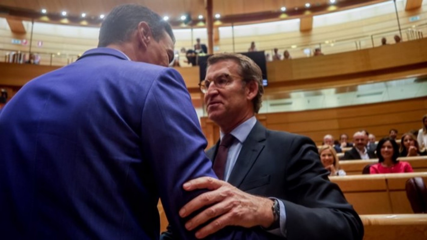 Feijóo tiende la mano a Sánchez para pactar con el PP y Sánchez reclama al líder del PP que haga oposición de Estado 