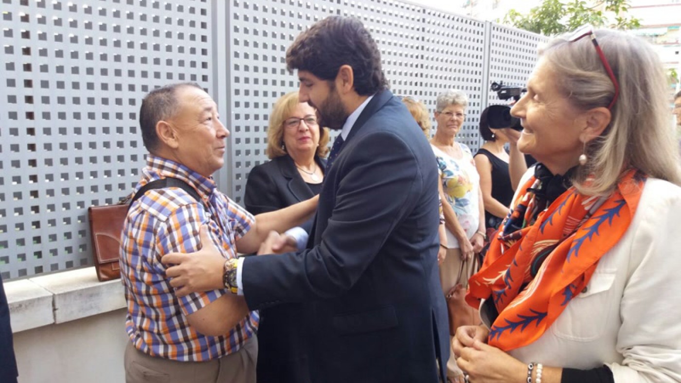 López Miras en su visita a la sede de FEAFES